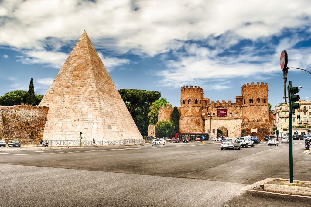 Piramide Cestia e Museo delle Mura