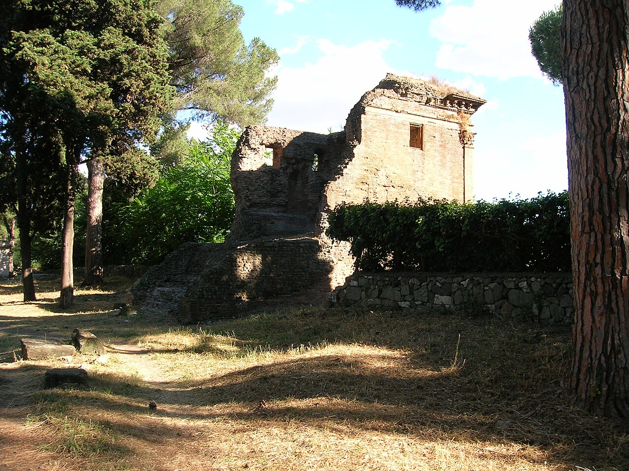 Appia antica, tomba