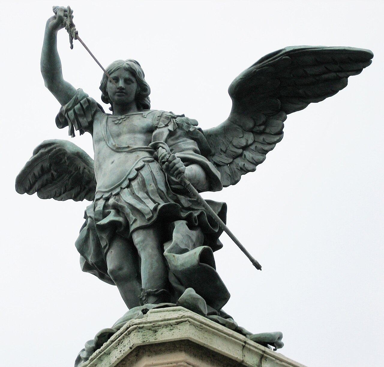 Roma, Castel sant'Angelo: l'arcangelo Michele (detto l'Angelo di Castello) opera (1753) di Peter Anton von Verschaffelt (1710–1793).