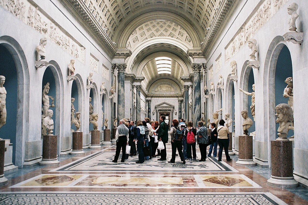 Musei Vaticani: Braccio Nuovo (inside).