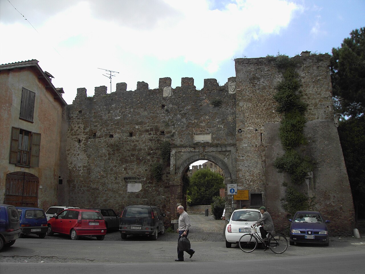 Roma

, borgo di Ostia antica: ingresso al borgo