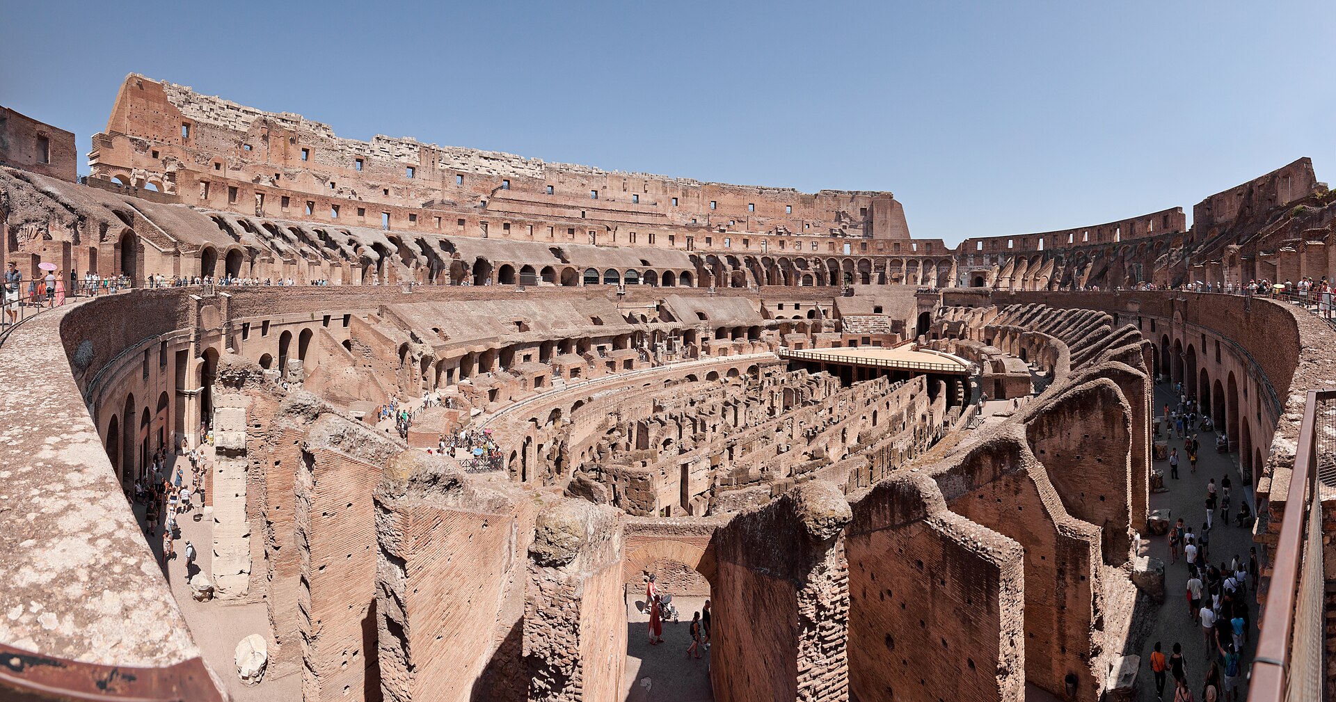 cosa vedere a Roma in 4 giorni - 10 × 2 images panoramic of Rome Colosseum.